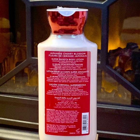 BBW Japanese Cherry Blossom Body Lotion - Picture 2 of 2